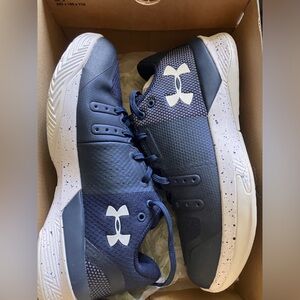 Women’s volleyball shoes